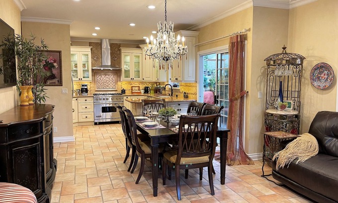 Mid-City Casa | Enjoy luxurious, unique home in prime Santa Monica at a great intro price.