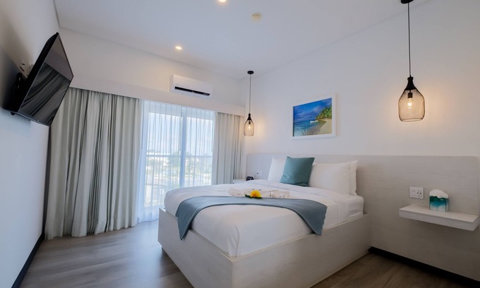 San Pedro Hotel | Enjoy our cozy room with gorgeous ocean views!
