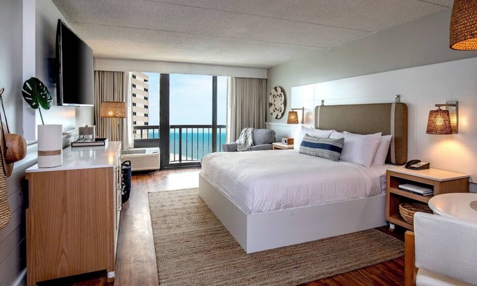 North Ocean City Hotel | Enjoy Panoramic Ocean Vistas from Your Inviting Beachside Room