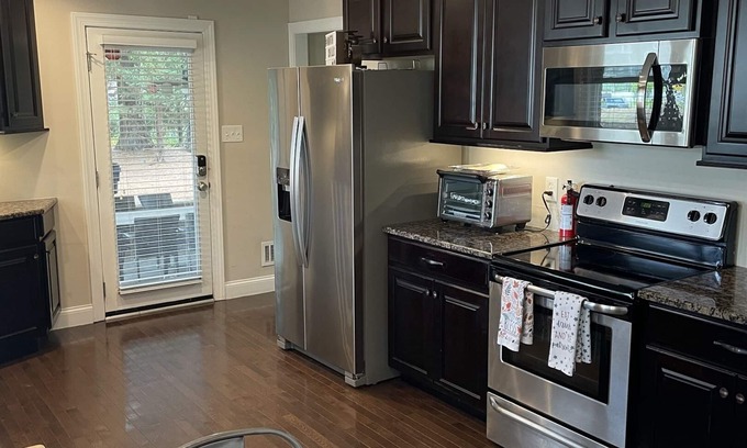 North Hills Casa | Enjoy, Shop, & Dine In North Hills | Work & Play