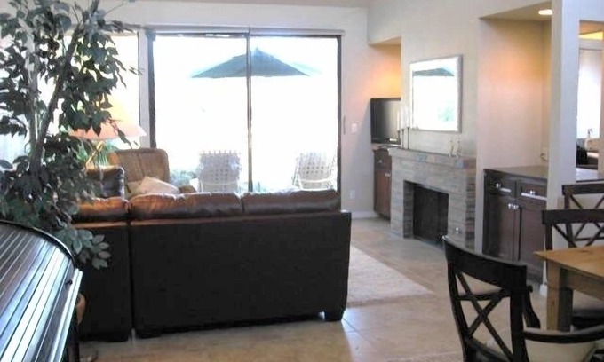 Palm Desert Condominio | Disfruta del paraíso en Palm Desert en Monterey Country Club