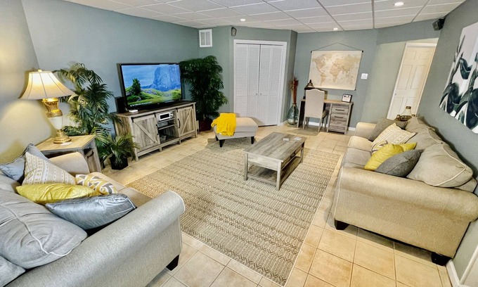 Ashley Oaks Casa | Enjoy spacious apartment near DWTN Knoxville - 15 min