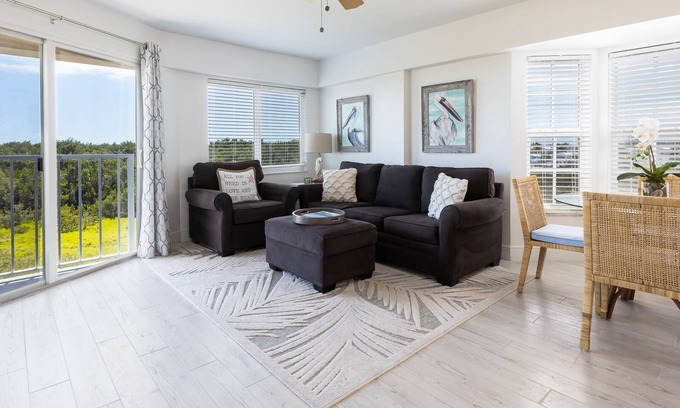 Tavernier Condominio | Enjoy Sunny Skies & Serene Seas from Top Floor End Unit at Ocean Pointe Bldg 2