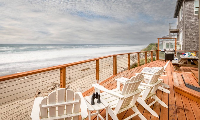 Gleneden Beach Casa | Enjoy the beach from this Ocean Front home with a Hot Tub and Large Deck