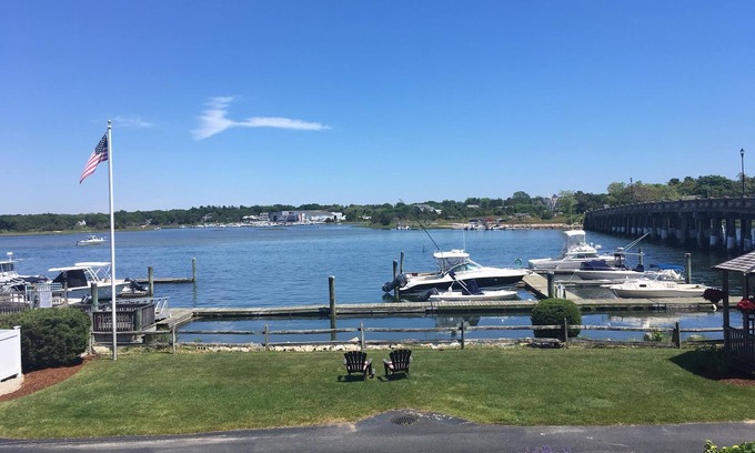 South Yarmouth Condominio | Disfrute de las hermosas vistas del río Bass!