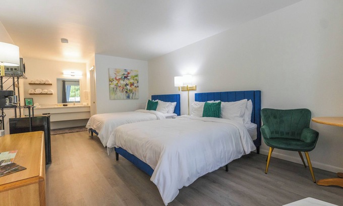 Eureka Springs Historic District Complejo | Enjoy the charm of Suite Number 11 at GloryDayz!