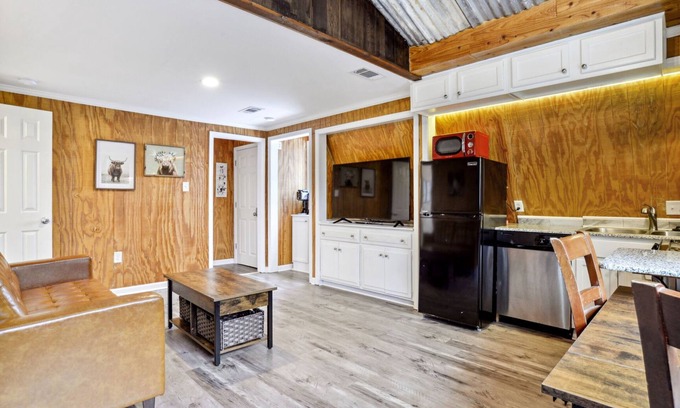 Shenandoah Casa | Enjoy the country views in the midst of the city!!