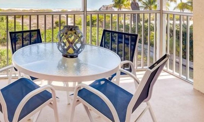 Sanibel Condominio | Disfrute de las vistas del Golfo desde este condominio de tres habitaciones totalmente remodelado.