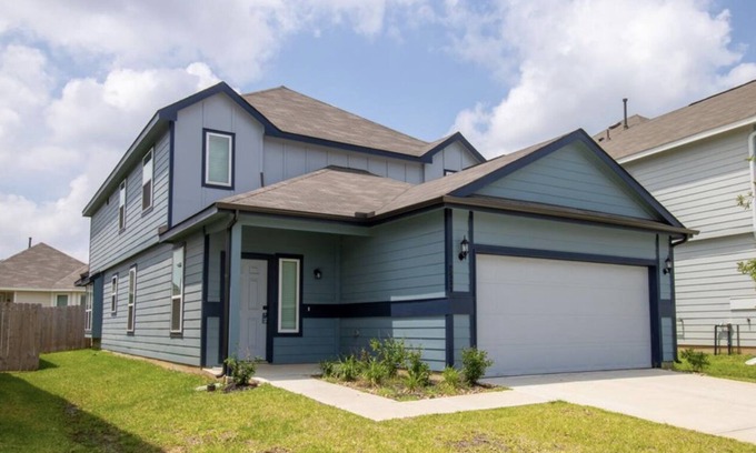 Conroe Casa | Enjoy the Holidays or Family Vacation Close to Six Flag Hurricane Harbor