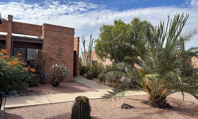 Desert Casitas Condominio | Disfrute de la salida de la luna ... sobre las casitas del desierto de Santa Rita