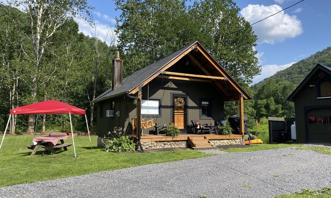 Antes Fort Cabaña | Enjoy the mountains, fishing, a camp fire and much more!