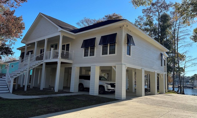 Socastee Casa | ENJOY THE SERENE LIFE OF THE NEWLY REMODELED WATERWAY HOUSE w Brand New Pool