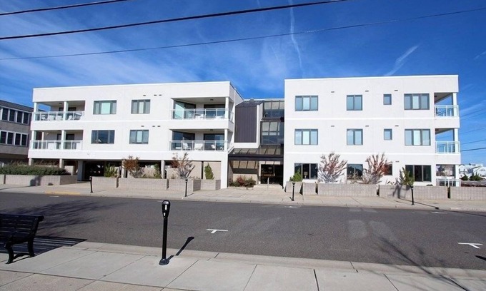 Stone Harbor Condominio | Disfrute de la serenidad en su balcón privado en el hermoso condominio Stone Harbor Beach Club.