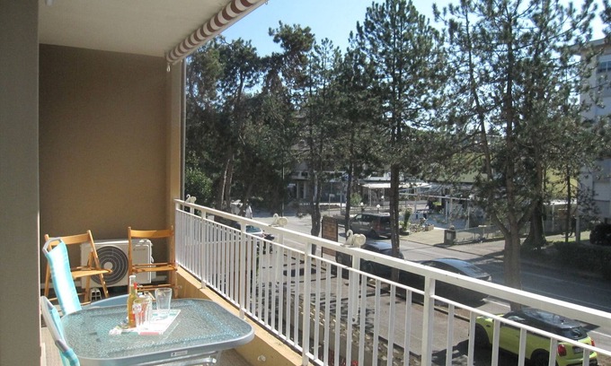 Grado Pineta Apartamento | Disfruta del sol desde nuestra encantadora terraza - Beahost