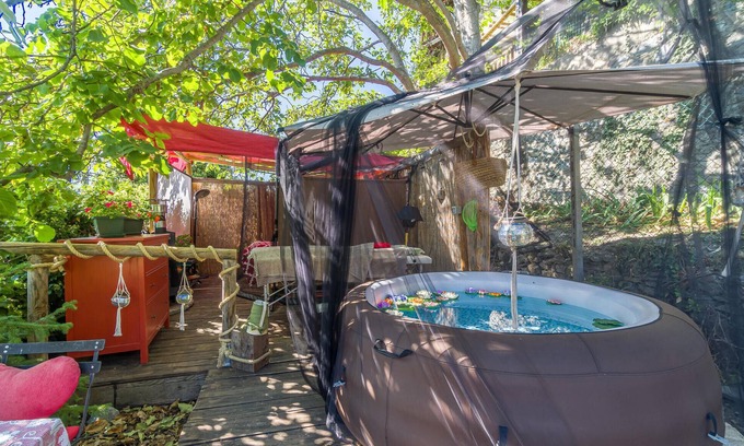Saint-Nicolas Apartamento | Enjoy this wellness oasis with a magnificent panoramic view of the mountains.