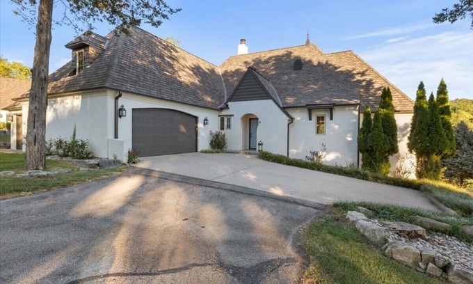 Camdenton Casa | Enjoy views of Old Kinderhook 14th green, in 4 bedroom king bed - 6 bath home