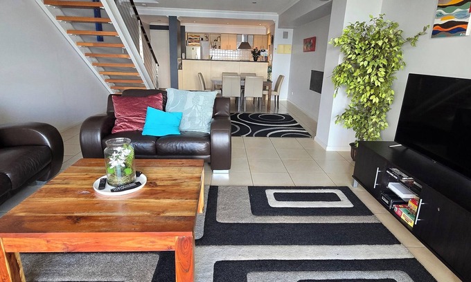 Bunbury Apartamento | Enjoy Water Views in a Stylish 2BR/2BA Apartment, Steps from Beach & Dining