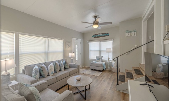 Upper Grand Lagoon Casa | Enjoy your quiet vacation at Butler's Beach Retreat!