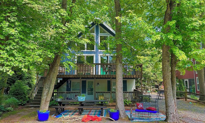 Rehoboth Beach Casa | Enjoy your relaxing beach vaca in this 4-bed home with amazing 2nd story deck!!