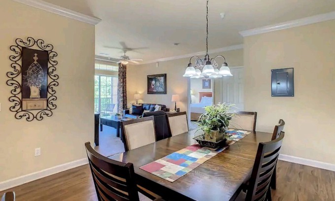 Loughman Condominio | Enjoy your stay in this cozy, condo located at the luxurious Tuscana Resort