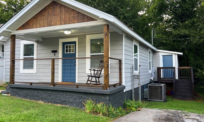Greenville Casa | Enjoy your stay in the West End of Greenville in our Mill Village House