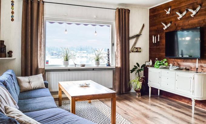 Sunda-Ramdalshojden Casa | Enjoy your vacation in this charming vacation home with sea views.