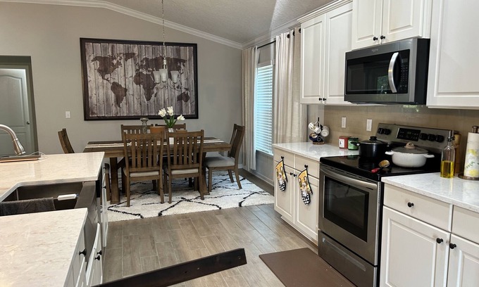Northside Casa | Enjoyable 2-bedroom house with AC in Jacksonville