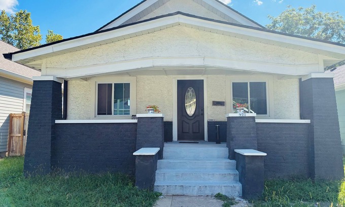 Near Eastside Casa | Enjoyable 3-bedroom house with AC in vibrant Indianapolis