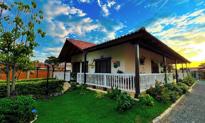 El Cerrito Casa | Enjoyable country house with WiFi in Santa Elena