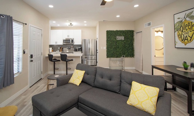 Tempe Casa | Enjoyable Lemon themed townhome with AC in vibrant Tempe