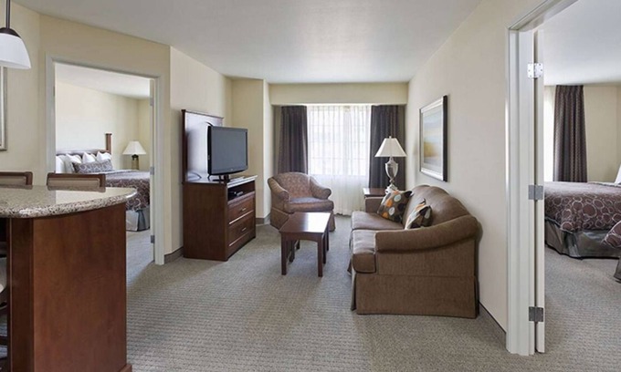 Las Colinas Apartamento | Enjoyable Stay! Outdoor Swimming Pool, Minutes’ Drive to Dallas World Aquarium!