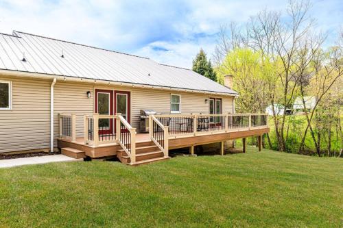 Refton Casa | Enola Trail Getaway - bikes, rural, BBQ ,King bed, patio
