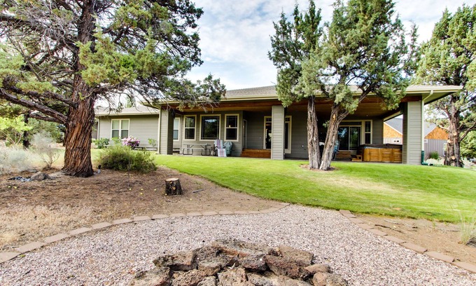 Redmond Casa | Jacuzzi privado y piscina compartida en esta enorme casa