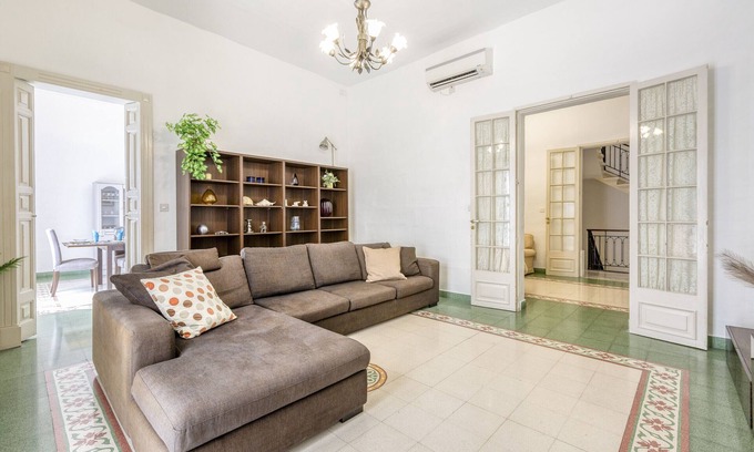 Floriana Chalet De Esquí | Enormous luxury 3-storey townhouse, rooftop EGAS1-1