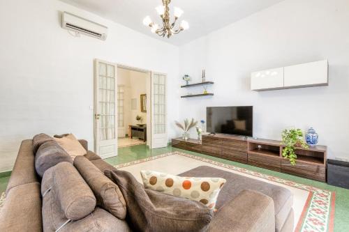 Floriana Casa | Enormous luxury 3-storey townhouse, rooftop EGAS1-1