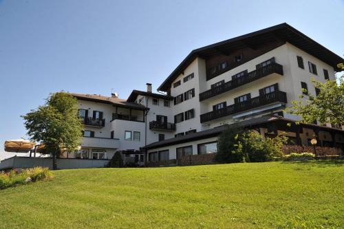 Predaia Hotel | Enrosadira