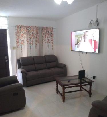 Spanish Town Zone Apartamento | Ensom Escape