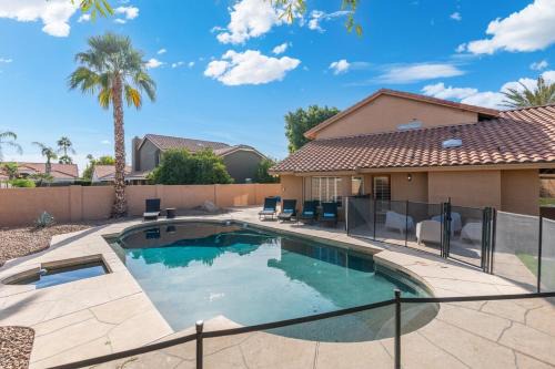 Paradise Park Vista Casa | Entertainer's DREAM! 7 bedroom/4 bath w HEATED POOL & SPA (SLEEPS 16)
