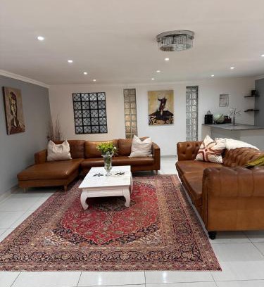 Parklands Casa | Entertainers delight near the beach & wine routes