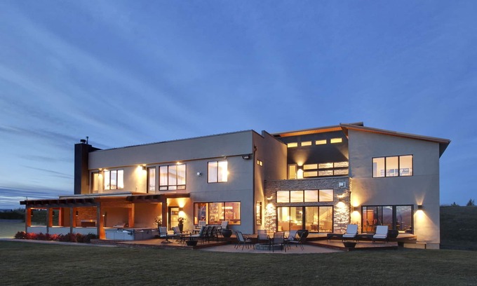 Calgary Casa | Entertaining custom home with 180 degree views of the Rocky Mountains