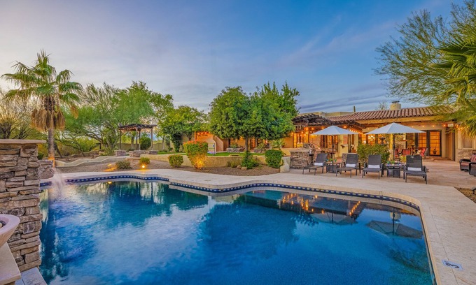 North Scottsdale Casa | Entertainment Galore! Heated Pool, Relaxing Spa, Putting Green, Bocce Court, BBQ