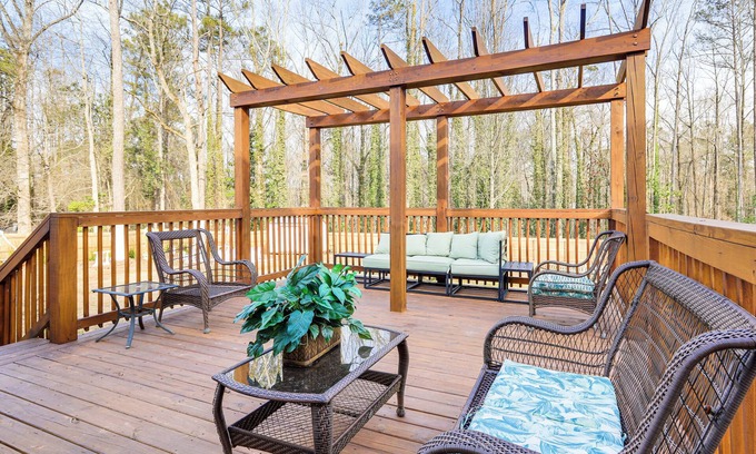 Riverdale Casa | Entertainment-Ready Yard: Spacious Riverdale Home