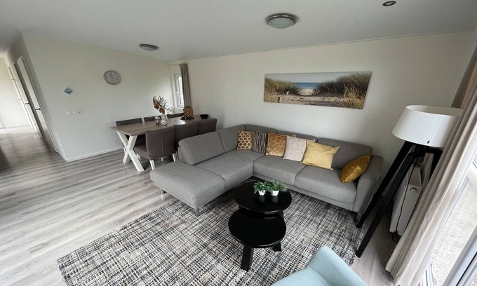 Municipality of Hellevoetsluis Chalet De Esquí | Atractivo chalet junto a la playa