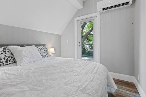 Mount Hope Huron Park Casa | ENTIRE 1 BEDROOM APARTMENT ACROSS FROM GOOGLE - br5