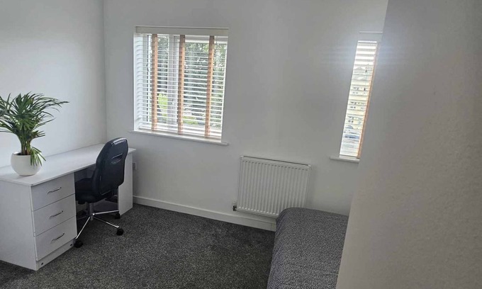 Plymouth Casa | Entire 2 Bedroom House Modern, Stylish & Luxury. Pet-Friendly!