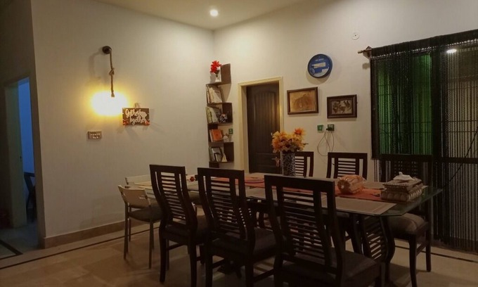 Karachi Casa | Entire 2-bedroom house with WiFi and Parking