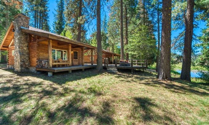 Sloat Cabina | Entire 200-acre, dog-friendly ranch with 4 homes, river access & fishing ponds
