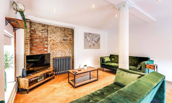 Ware Casa | Entire 3 Bed House - Contractors, Families & More