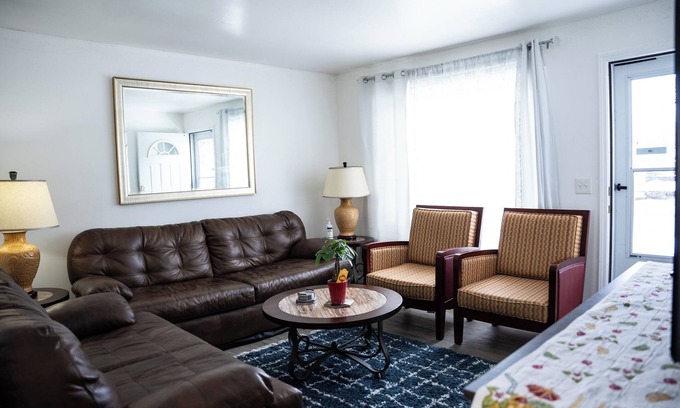 Romulus Casa | Entire 3 Bedroom Home. Newly renovated & Furnished