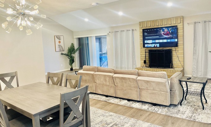 Quail Valley Casa | Entire 3 bedroom 2.5 baths Spacious and Stylish Home in the Heart of Houston